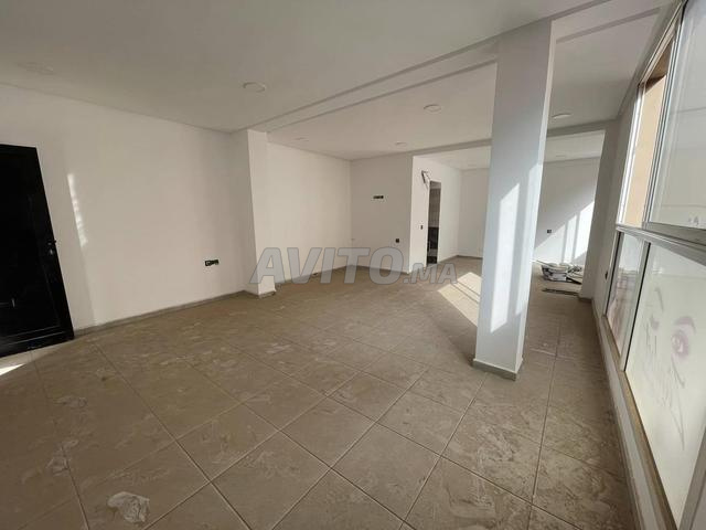 مكتب للإيجار فارغ يقع في مبروكة - 2