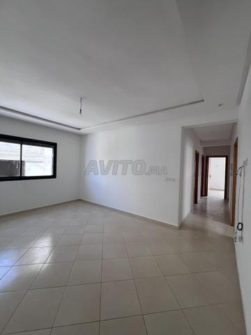 للكراء شقة 3 غرف على شارع المقاومة