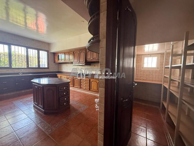 فيلا جميلة للإيجار السويسي