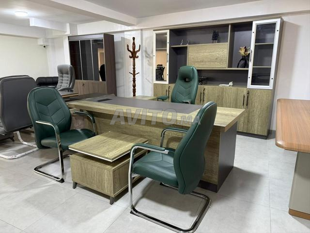 Bureaux, chaises et armoires a vendre - 2