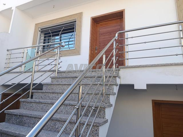 فيلا من طابقين للبيع - 2