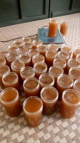 عسل نحل معصر على اليد جوده عاليه للدواء فقط