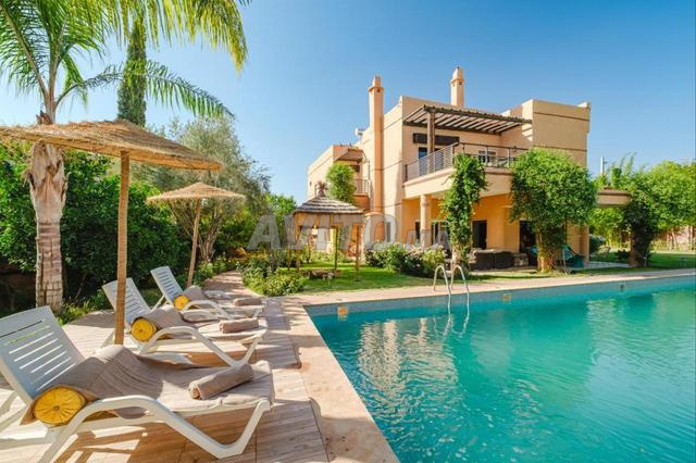 فيلا طريق أوريكا مع مسبح وحديقة 3200 متر مربع - 2