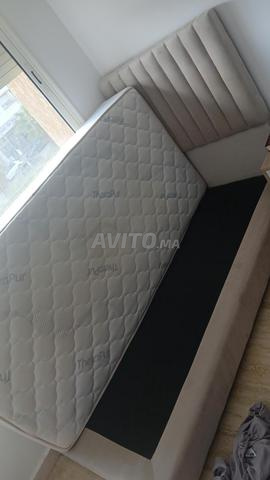 سرير فردي مع مرتبة طبية