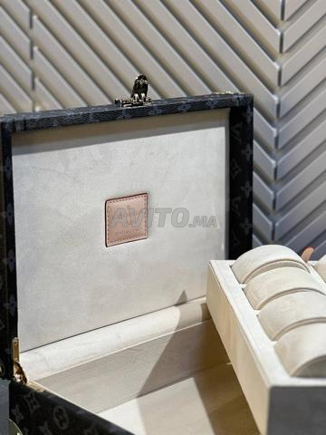 Louis Vuitton Case 8 Watch - 2