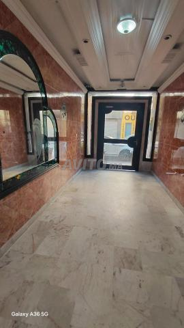 شقة للإيجار في روش نوار فارغة