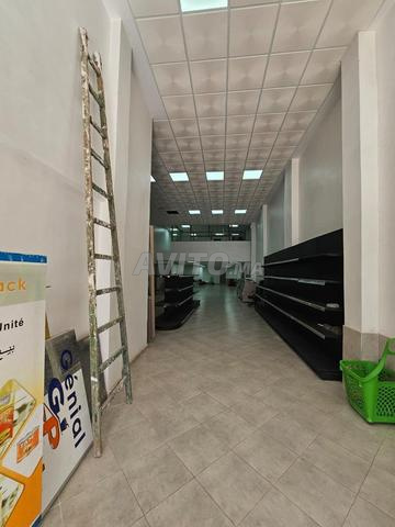 محل تجاري بمساحة 280 متر مربع للبيع في عين السبع