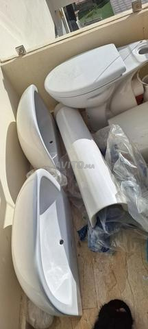 lot de 2 lavabos et 1 toilette neufs a vendre