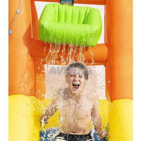مركز ألعاب مائية كبير مع منزلق - 2