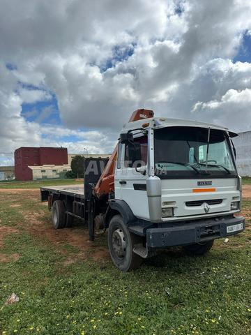 شاحنة برافعة