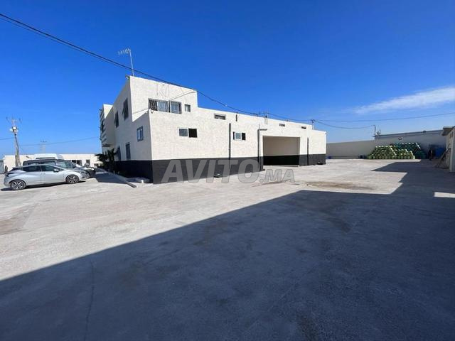 مصنع بمساحة 8000 متر مربع