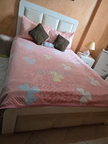 قاعدة سرير بيضاء مع لوح رأس بسعر جيد - 2