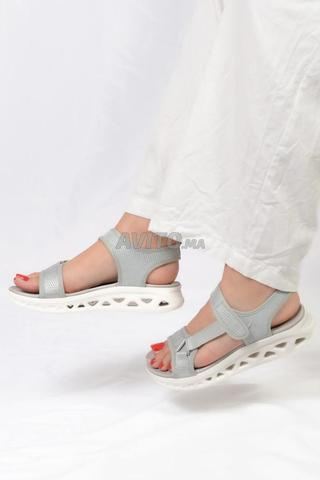 صندل طبي عصري خفيف للغاية