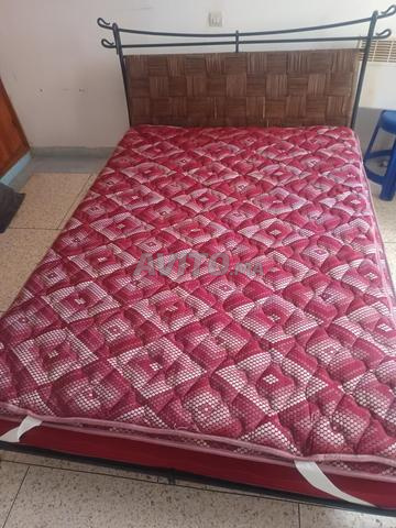 Lit style japonais en fer forgé avec matelas