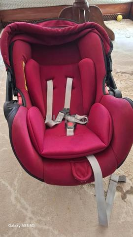 مقعد سيارة بحالة جيدة
