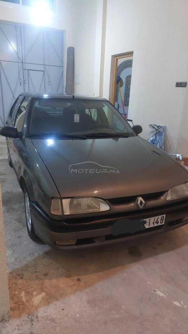 tres belle voiture en très bon état