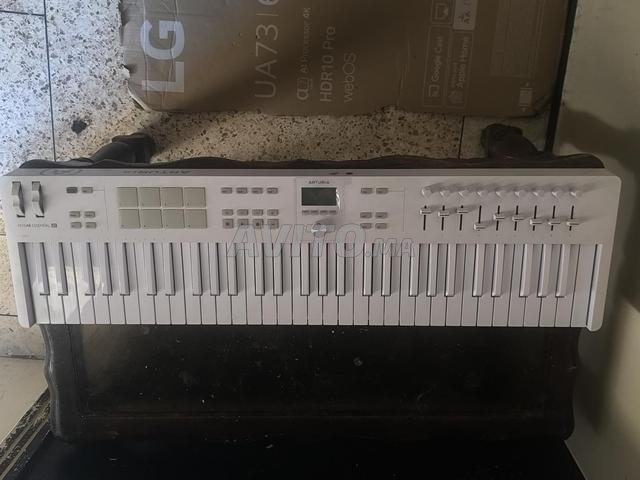 Arturia Keylab Essential 61 mk3 Alpine White