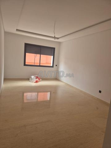 شقة مع شرفة 3 غرف - 2