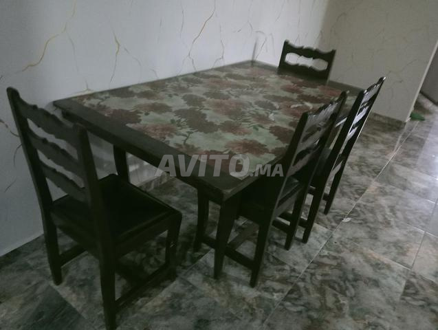 Belle table à vendre