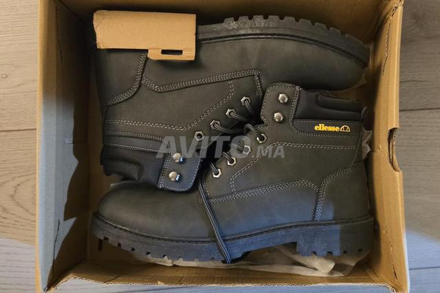 Chaussures Ellesse neuves taille 42