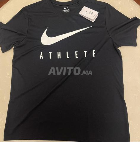 T-shirt nike athlete noir original neuf taille L