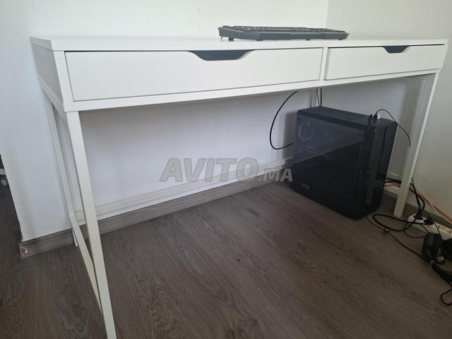 Bureau avec cache câbles - 2