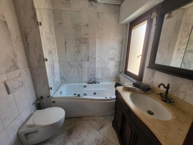 Joli appartement vue piscine et parking sous sol - image 4