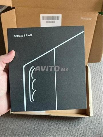 NEUVE SAMSUNG Z FOLD 7 NOIR 256GB / LBI3 FMA7AL