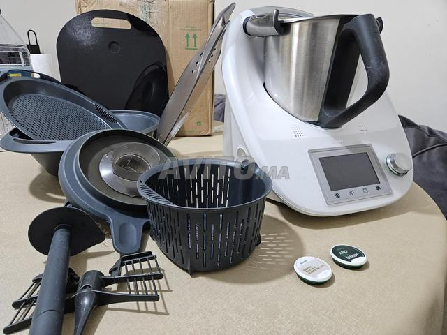 TM5 قليل الاستخدام جداً، مع ملحقاته الأصلية.