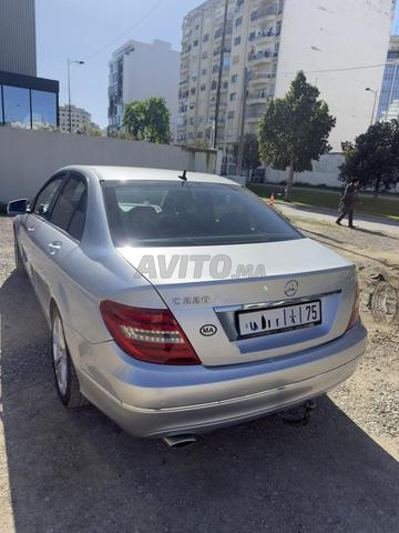 Mercedes-Benz 220 Diesel Automatique 2011 à Tanger - 2