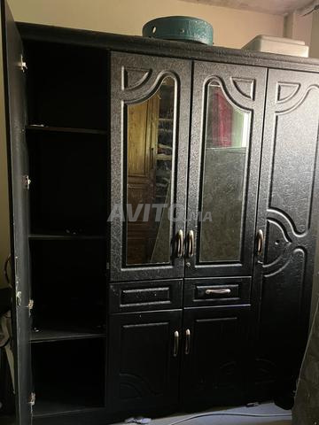 Armoire 4 portes noire avec miroirs – bon
