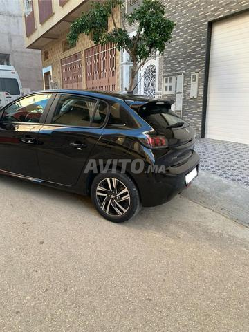 Peugeot 208 Diesel Automatique 2022 à Tanger - 2