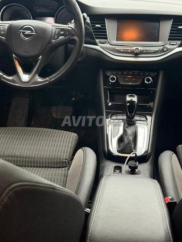 Opel Astra Diesel Automatique 2020 à Tétouan - 2