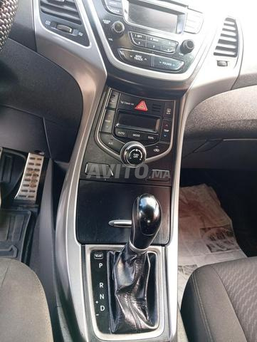 Voiture Hyundai Elantra en très bon état - 2