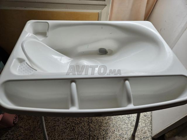 حوض استحمام وطاولة تغيير للأطفال - 2