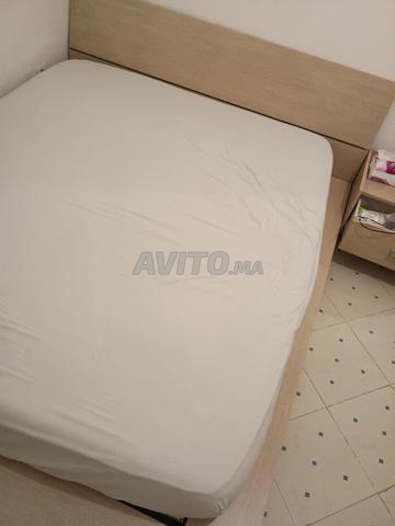 سرير مزدوج مع فراش