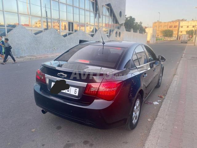 شيفروليه كروز سوداء أوتوماتيكية