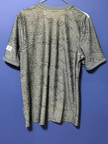 Vends 4 maillots de foot authentiques - 2
