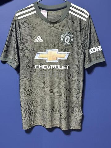 Vends 4 maillots de foot authentiques