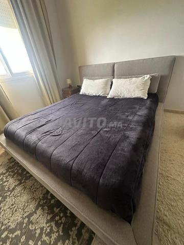 Lit avec matelas et table à manger - 2