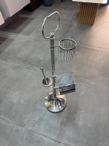 Porte-papier toilette, brosse, serviette et savon 4 en 1