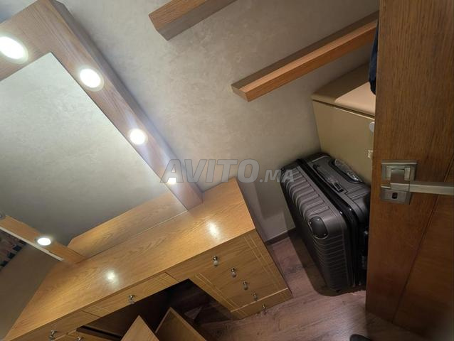 معدات في حالة ممتازة للبيع