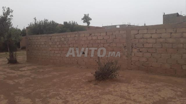 بقعة محاطة بسور أسمنت ومحفظة للبيع - 2
