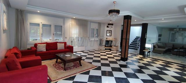 فيلا مشمسة مع مسبح