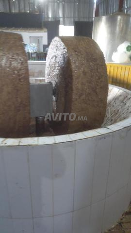 زيت زيتون طبيعي بكر معصر على البارد ذو جودة عالية 