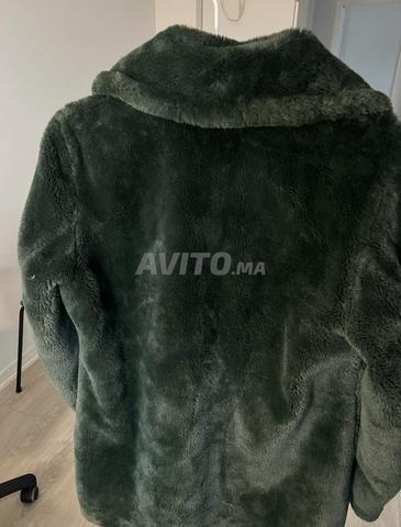 سترة خضراء داكنة منفوشة للنساء - 2