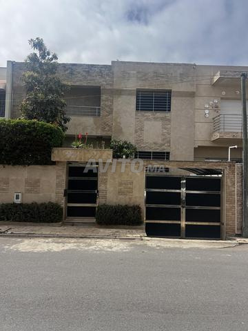 فيلا في حي الرياض بالقرب من شارع محمد اليازيدي