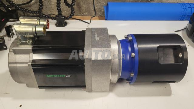 محرك سيرفو 1.49 كيلو واط مع مُخفّض سرعة