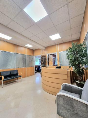 شقة مكتبية مفروشة رائعة بمساحة 133 متر مربع