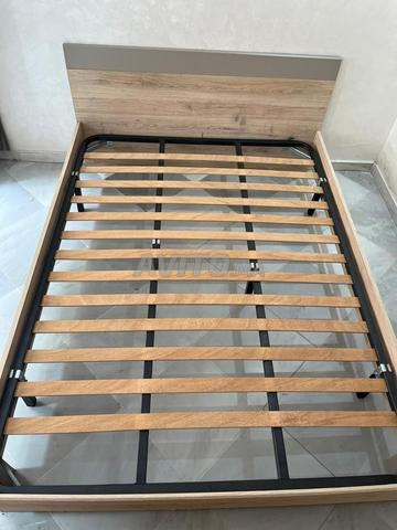 Lit double 140x190 avec matelas et chevets - 2